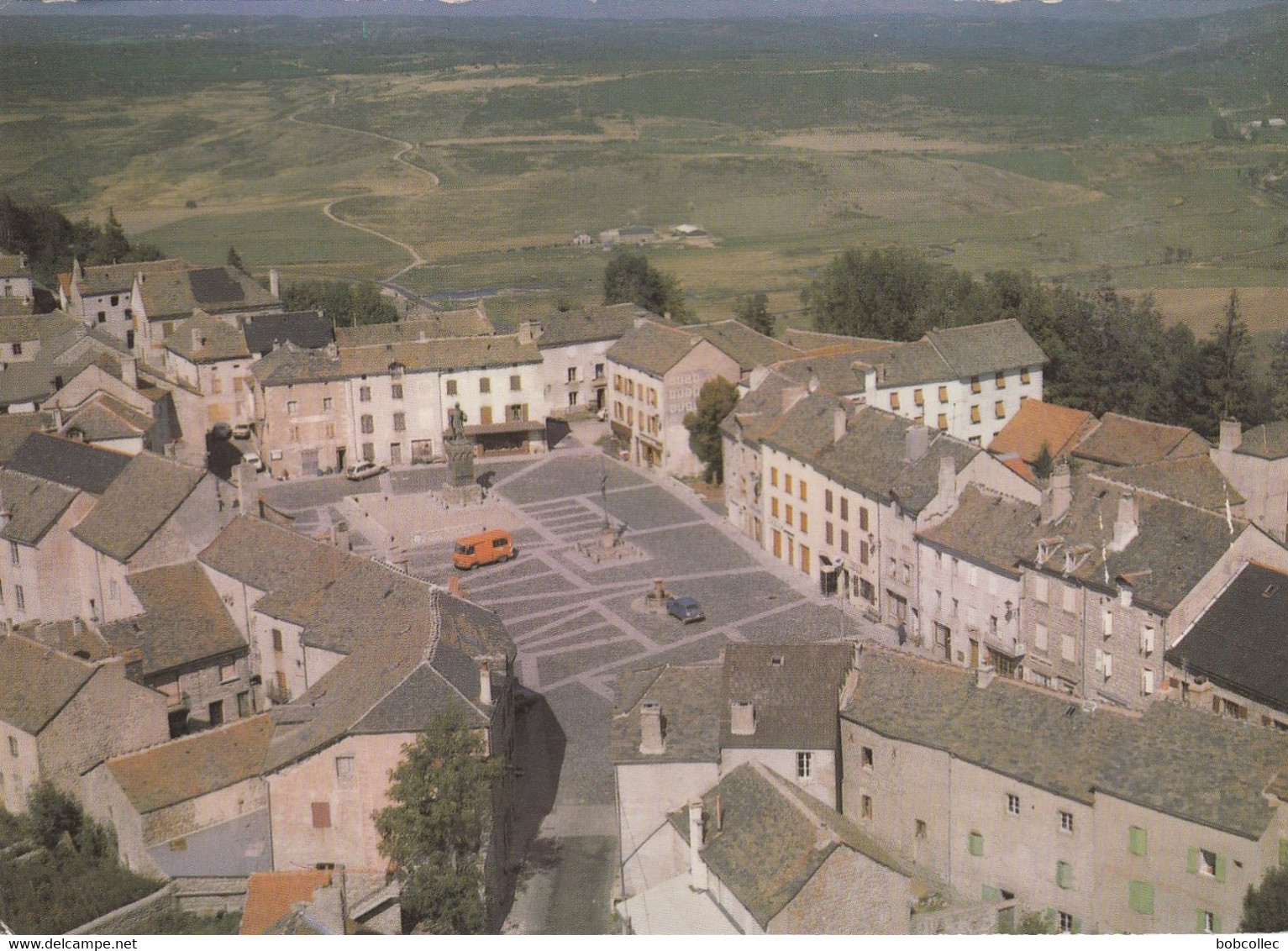 CHATEAUNEUF-de-RANDON (Lozère): Place Duguesclin - Chateauneuf De Randon