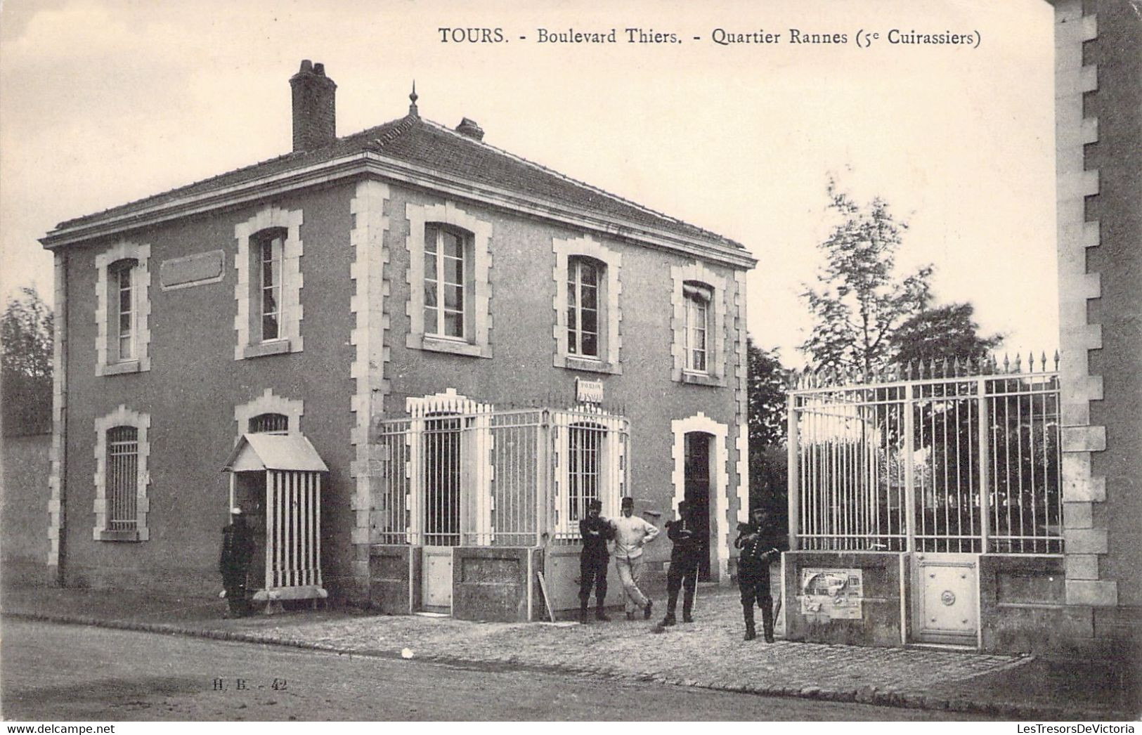 MILITARIA - TOURS - Boulevard Thiers - Quartier Rannes - 5e Cuirassiers - Carte Postale Ancienne - Regimientos