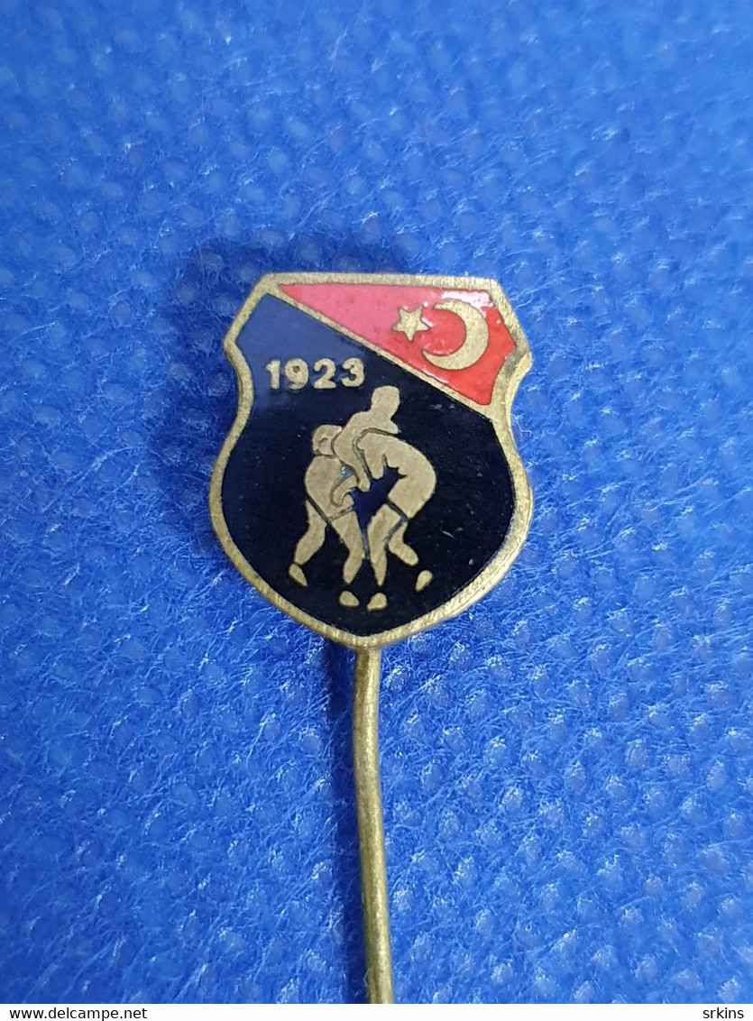 Enamel  Pin Badge Turkish Wrestling Association Federation Turkey - Worstelen