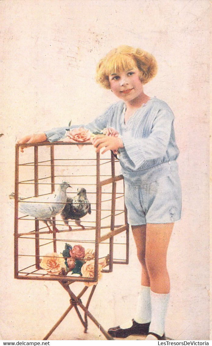 FANTAISIES - Illustration Non Signée D'une Adolescente Et Sa Cage à Pigeons - Chocolat L'AIGLON - Carte Postale Ancienne - Oiseaux