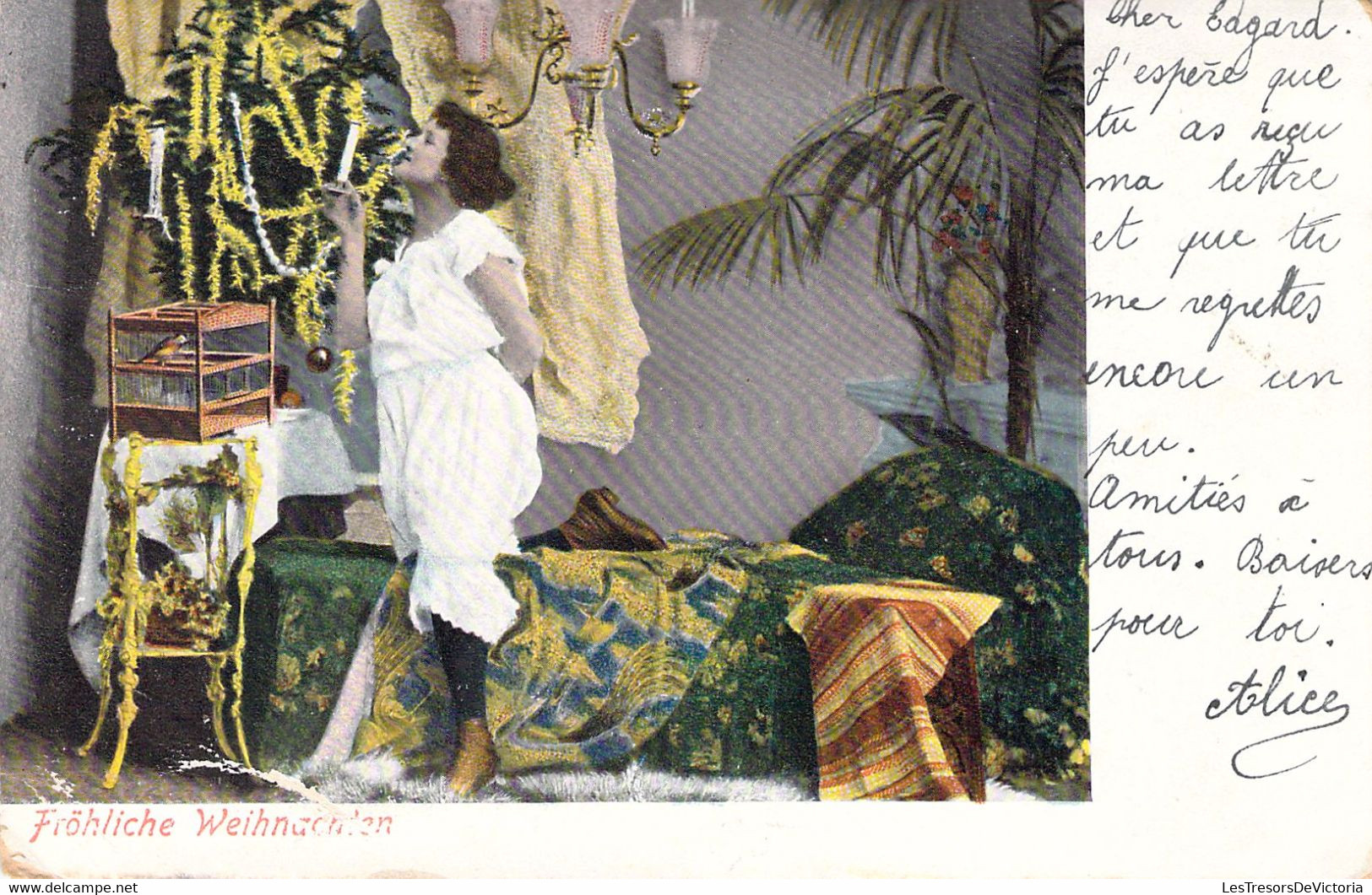 FANTAISIES - Femme En Combinaison Souffle Une Bougie Sur Le Sapin - Fröhliche Weihnachten - Carte Postale Ancienne - Femmes