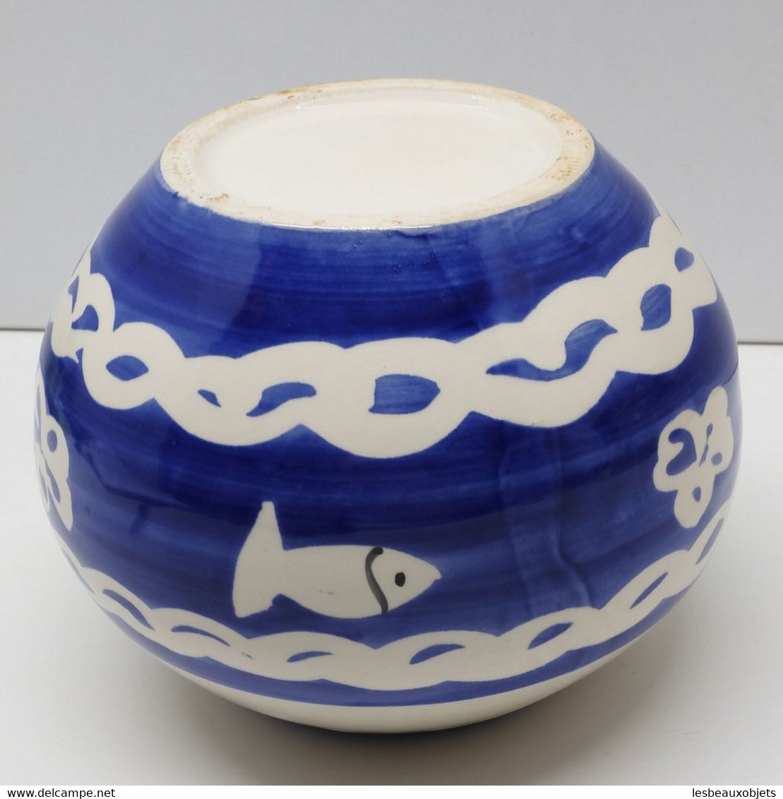 * JOLI VASE CERAMIQUE XXe BLEU & BLANC décor de Petits POISSONS Blancs déco    E