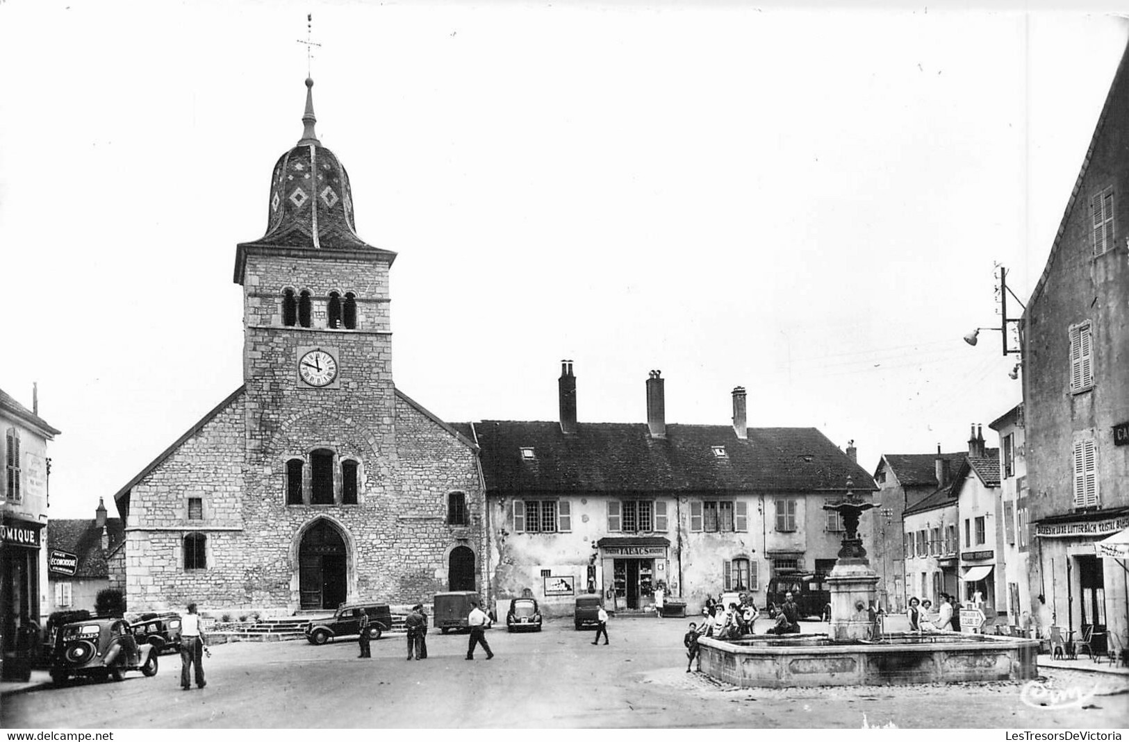 FRANCE - 39 - Clairvaux-les-Lacs - L'Eglise Et La Place - Editeur : Combier Imp Macon - Carte Postale Ancienne - Clairvaux Les Lacs