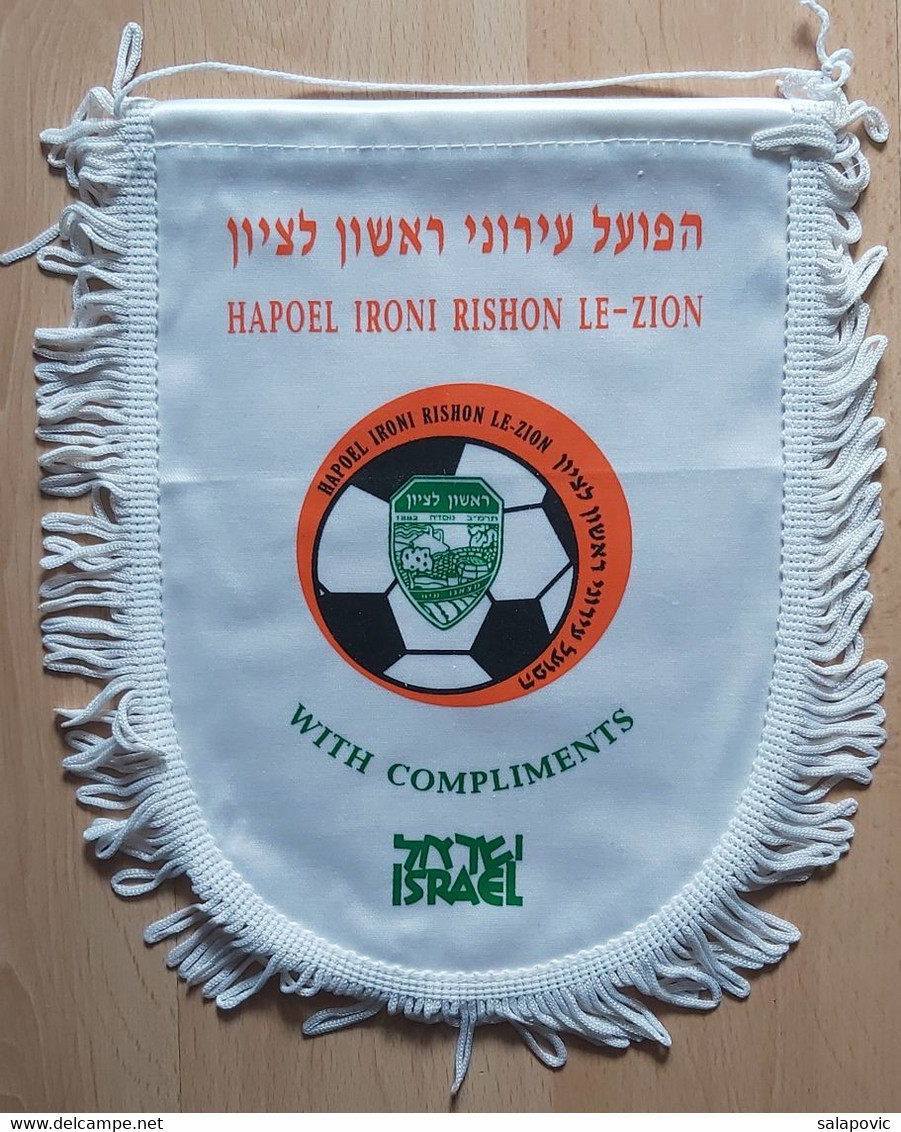 Hapoel Rishon LeZion Israel Football Club SOCCER, FUTBOL, CALCIO PENNANT, SPORTS FLAG SZ74/40 - Habillement, Souvenirs & Autres