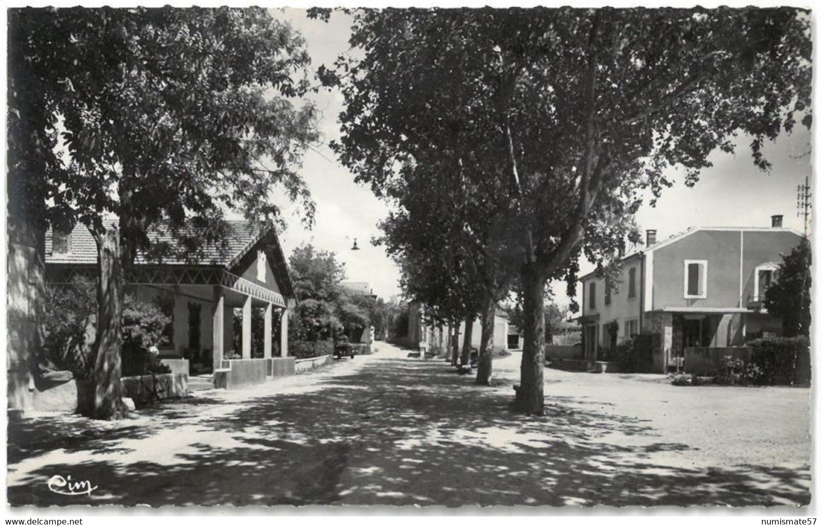 CPSM OPPEDE LES POLIVETS - Place Félix Autard - Ed. Combier - Oppede Le Vieux