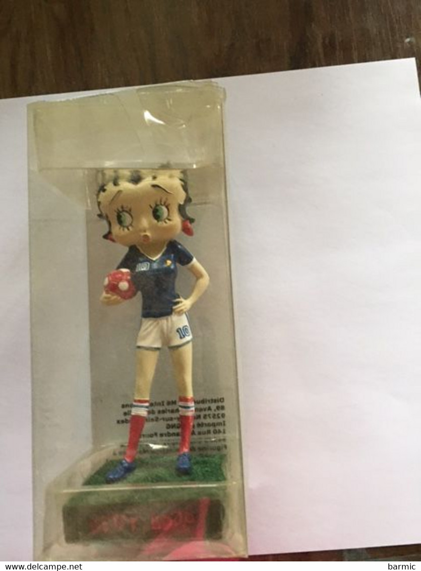 FIGURINE BETTY BOOP,  DANSEUSE FOOTBALLEUSE  N°13  AVEC SON LIVRET DE 18 PAGES REF 6066 - Altri & Non Classificati