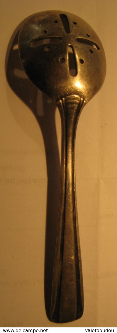 Cuillère A Saupoudré ,métal Argenté. Frionnet François - Cucharas