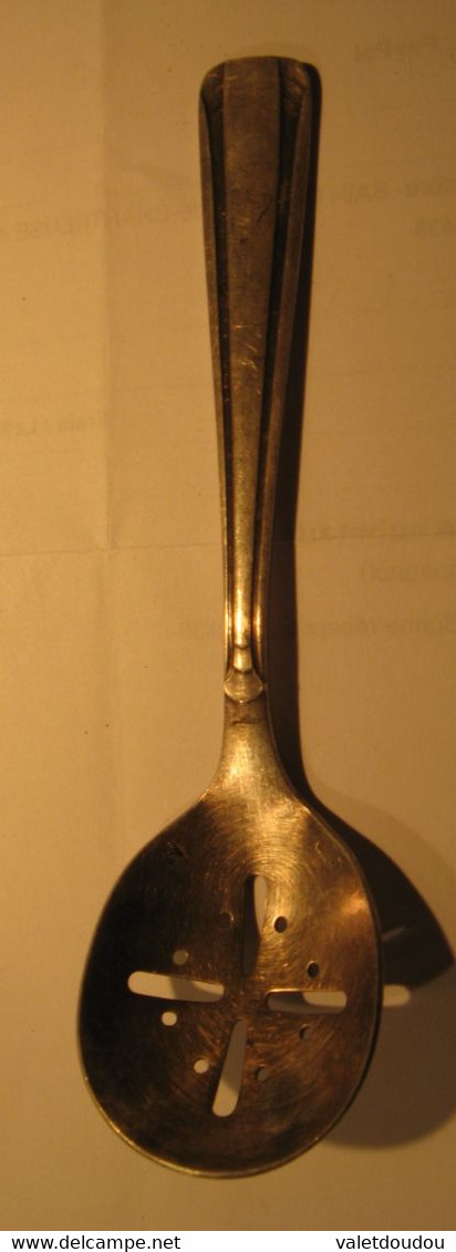 Cuillère A Saupoudré ,métal Argenté. Frionnet François - Cuillères