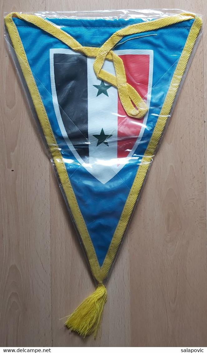 Fédération Arabe Syrienne De Football, Syria Federation Football SOCCER, FUTBOL, CALCIO PENNANT, SPORTS FLAG  SZ74/50 - Bekleidung, Souvenirs Und Sonstige