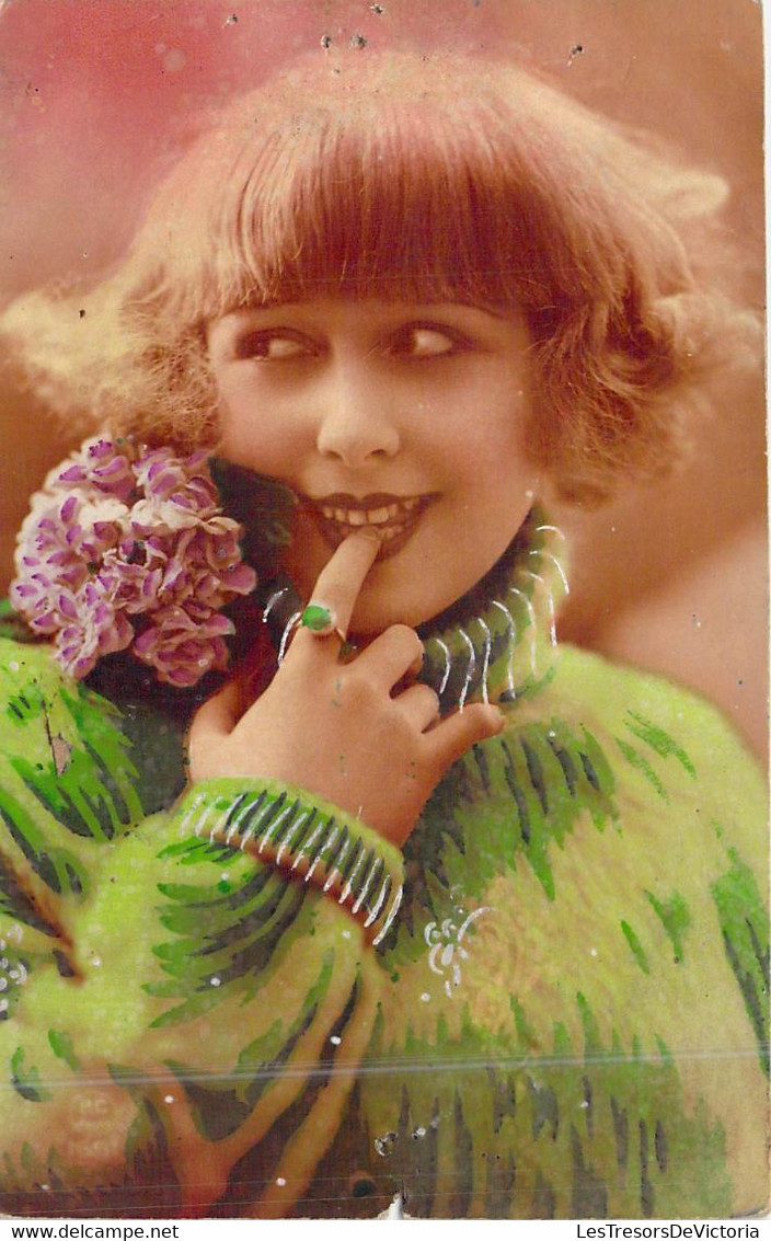 Photographie - Jeune Femme - Portrait - Bague - Fleur - Pull - Carte Postale Ancienne - Fotografie