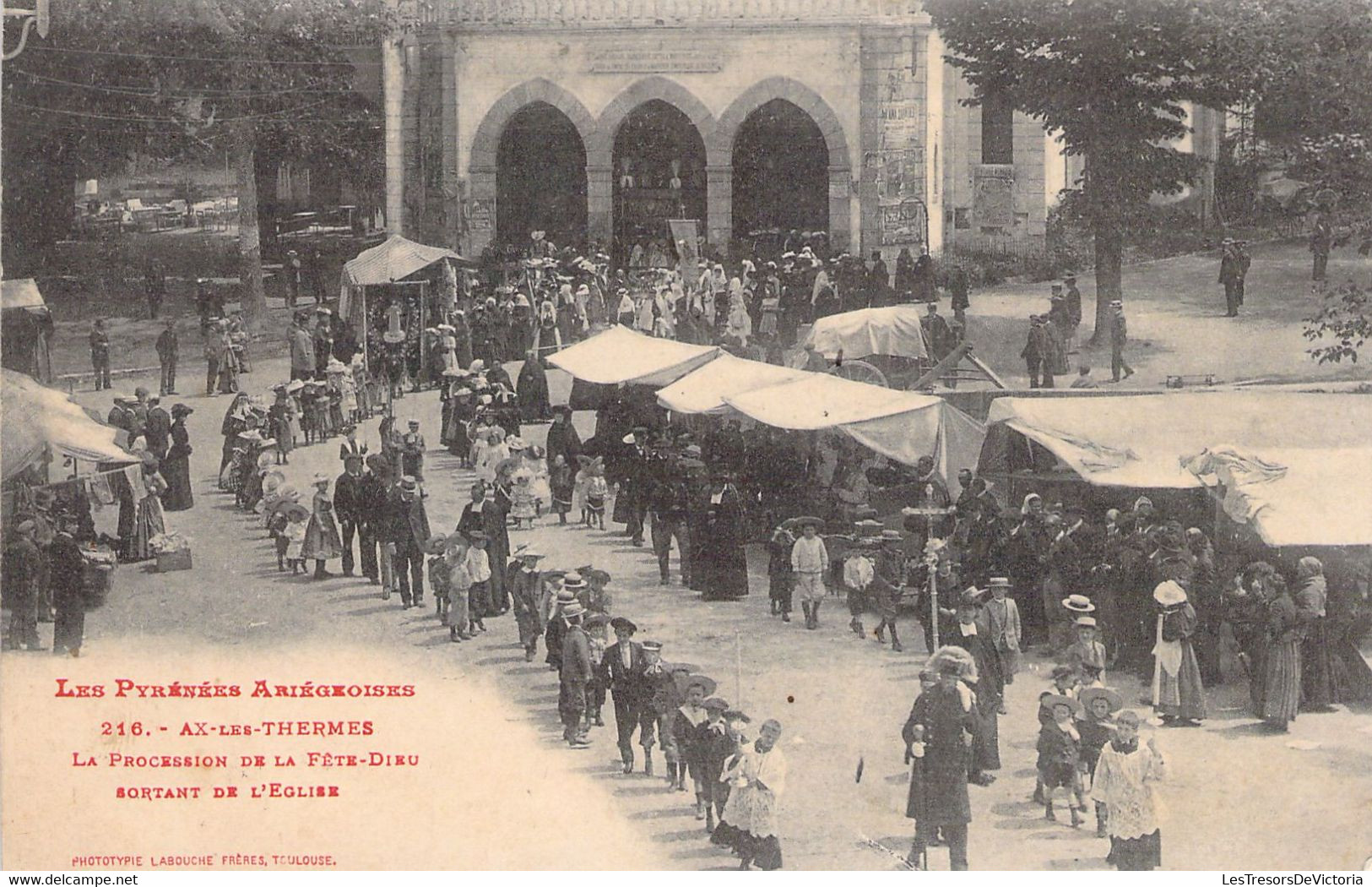 MARCHES - AX LES THERMES - La Procession De La Fête Dieu Sortant De L'église - Marché - Carte Postale Ancienne - Markets