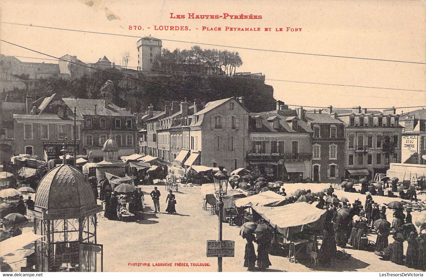 MARCHES - LOURDES - Place Peyramale Et Le Fort - Carte Postale Ancienne - Marktplaatsen