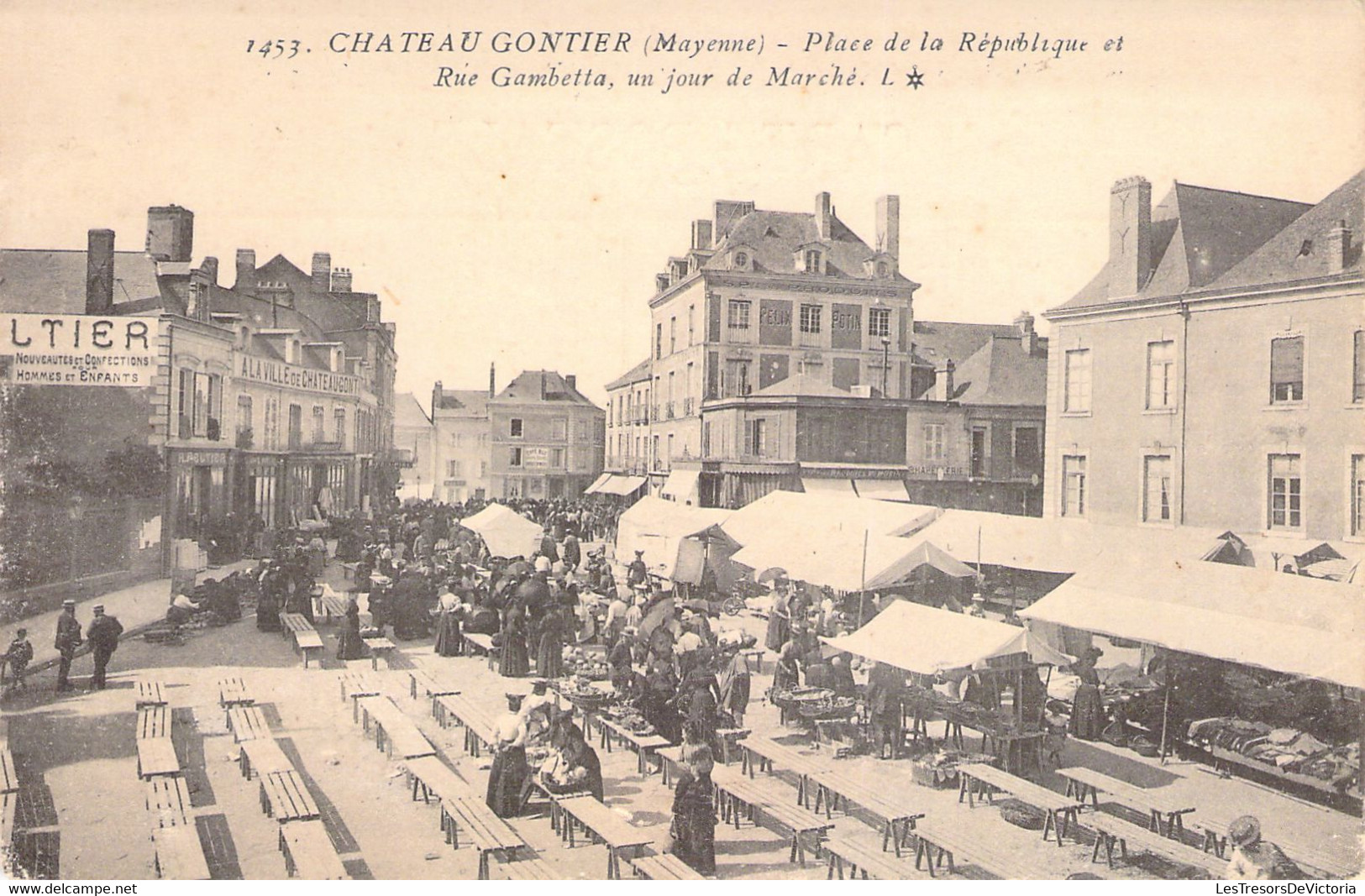 MARCHES - CHATEAU GONTIER - Place De La République Et Rue Gambetta Un Jour De Marché - Carte Postale Ancienne - Marktplaatsen