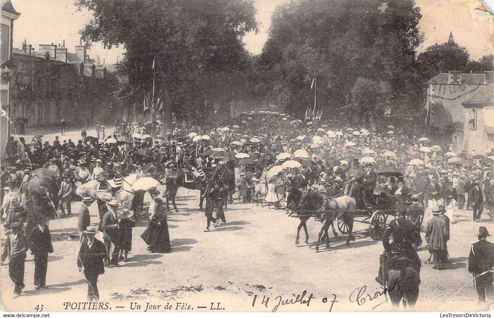 MARCHES - POITIERS - Un Jour De Fête - LL - Carte Postale Ancienne - Markets