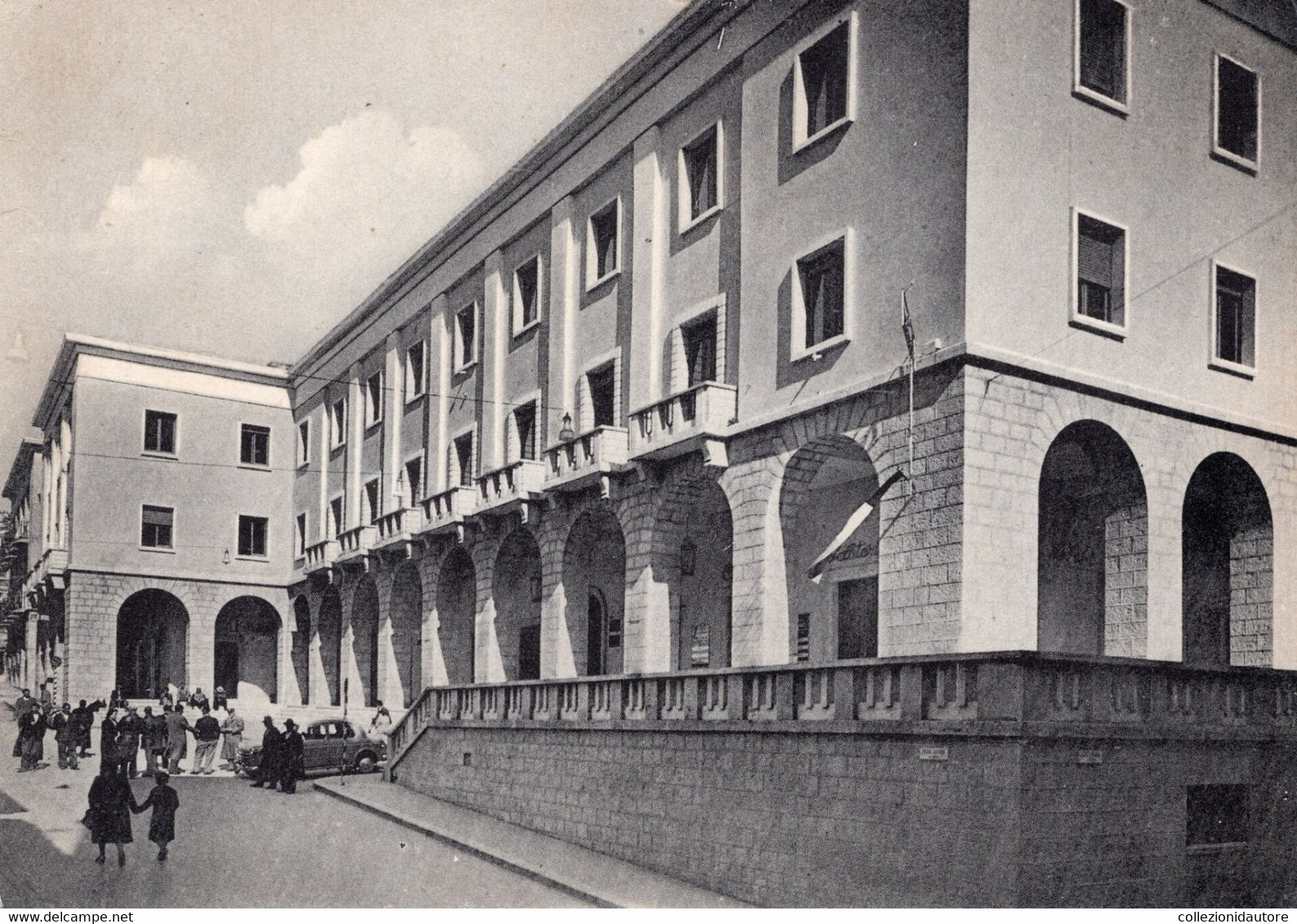 ISERNIA - PALAZZO DEGLI UFFICI - ANIMATA - AUTO D'EPOCA - CARTOLINA FG SPEDITA ANNI 50 - Isernia