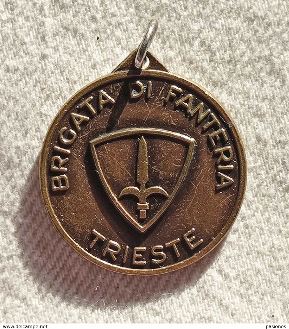 Medaglia 66° Reggimento Fanteria Aeromobile Trieste Battaglia Di Takrouma Aprile 1943 (NC) - Professionali/Di Società