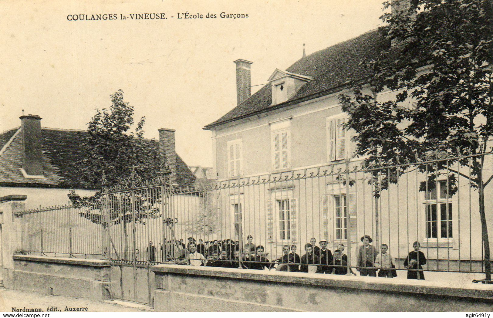 - COULANGES La VINEUSE (89) -  L'Ecole Des Garçons  (élèves Dans La Cour)  -25156- - Coulanges La Vineuse