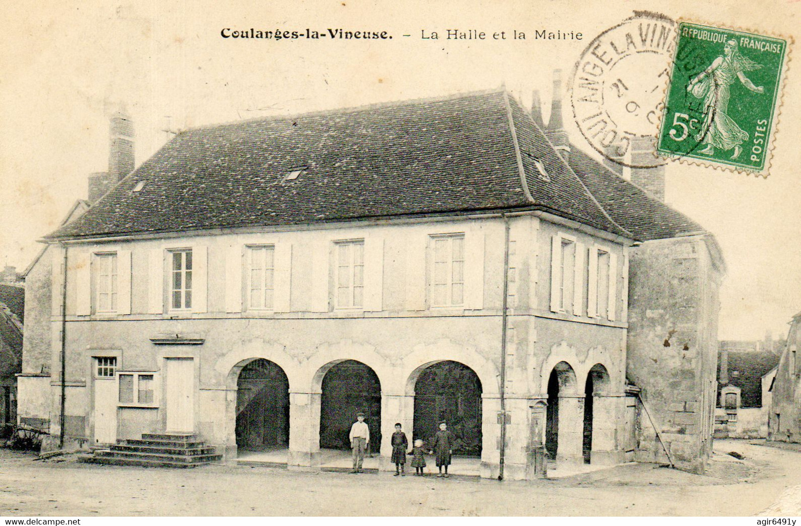 - COULANGES La VINEUSE (89) -  La Mairie Et La Halle  (animée)  -25158- - Coulanges La Vineuse