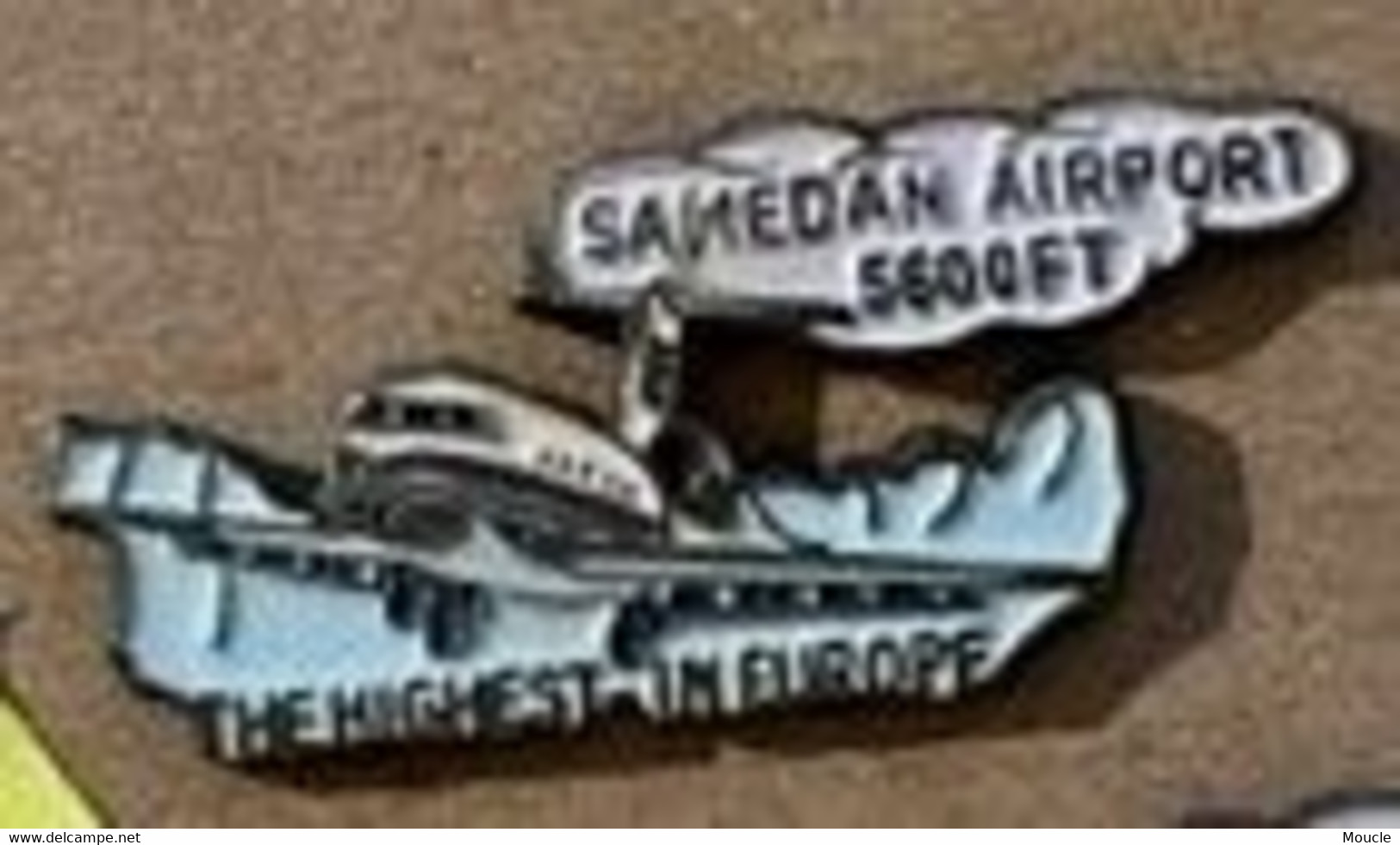 SAMEDAN AIRPORT 5600ft - THE HIGHEST IN EUROPE - PLANE - AVION - FOND BLANC - FLUGZEUG - AEREO-     (24) - Avions