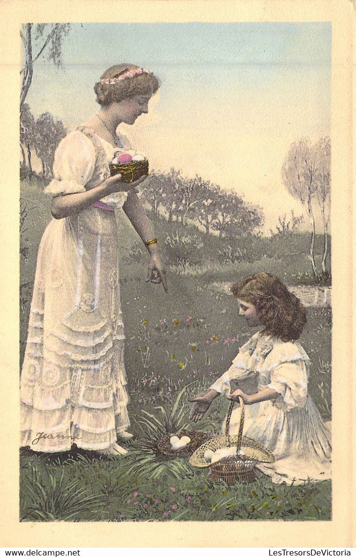 FEMMES - Jeune Femme Qui Ramasse Des Oeufs Avec Une Fillette - Panier En Osier - Carte Postale Ancienne - Femmes