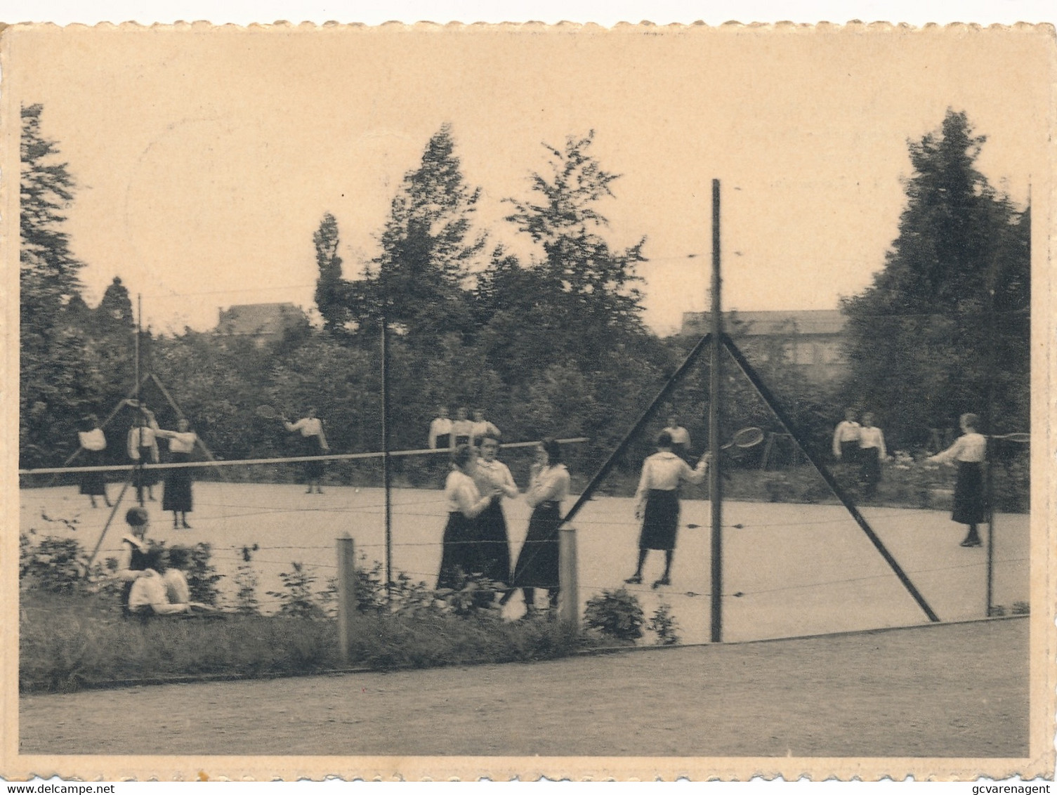 KONTICH  KOSTSCHOOL H.H. HARTEN   TENNISPLEIN   - 2 SCANS - Kontich