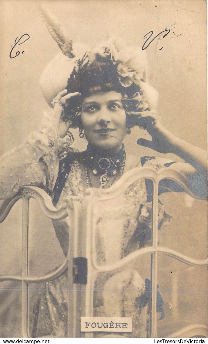 Photographie - Femme - Robe - Bijoux - Fougère - Carte Postale Ancienne - Fotografie