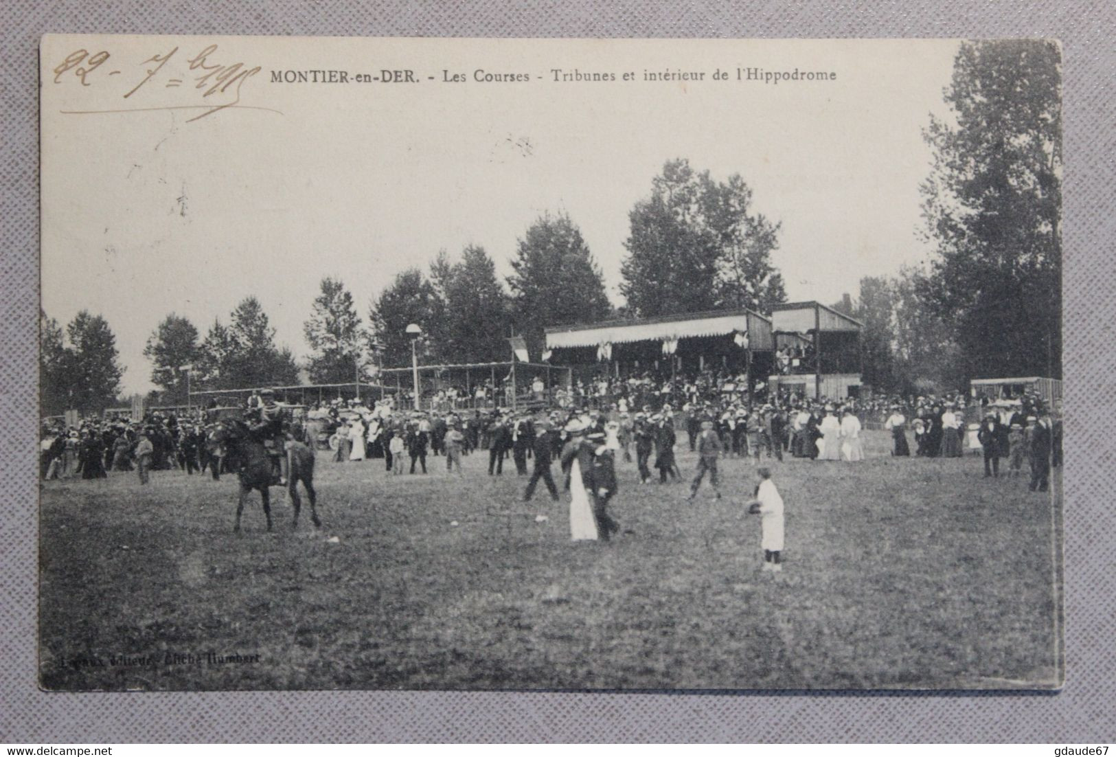 MONTIER EN DER (52) - LES COURSES - TRIBUNES ET INTERIEUR DE L'HIPPODROME - Montier-en-Der