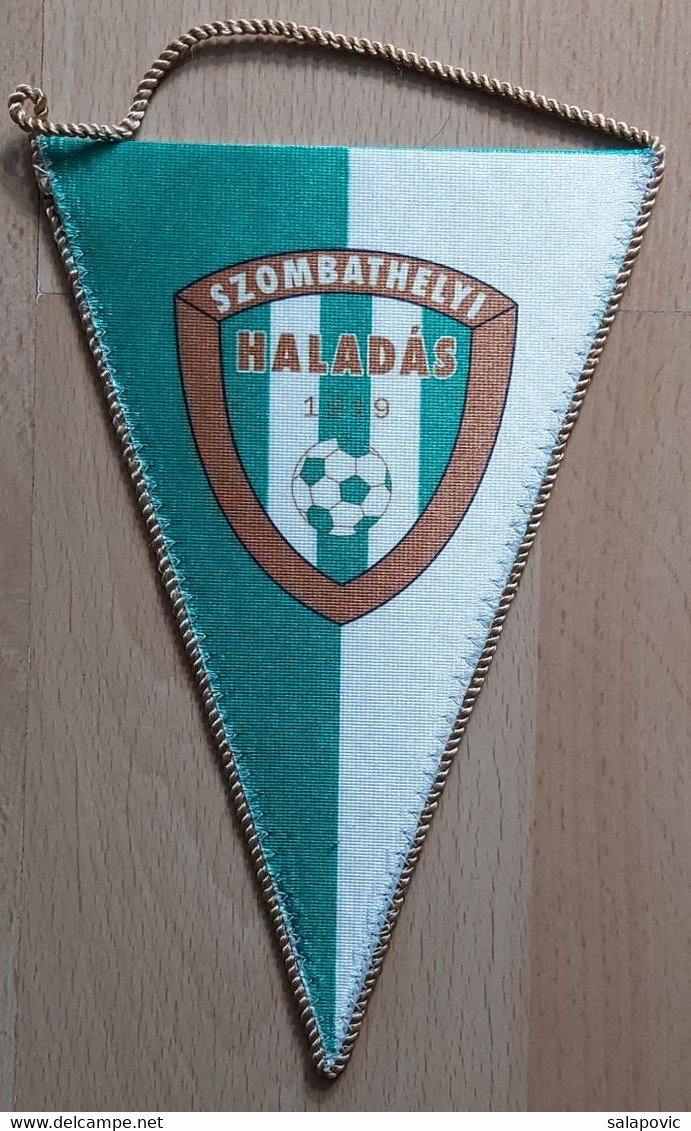 Szombathelyi Haladás FC Hungary Football Soccer Club Fussball Calcio Futbol Futebol PENNANT, SPORTS FLAG  SZ74/71 - Kleding, Souvenirs & Andere