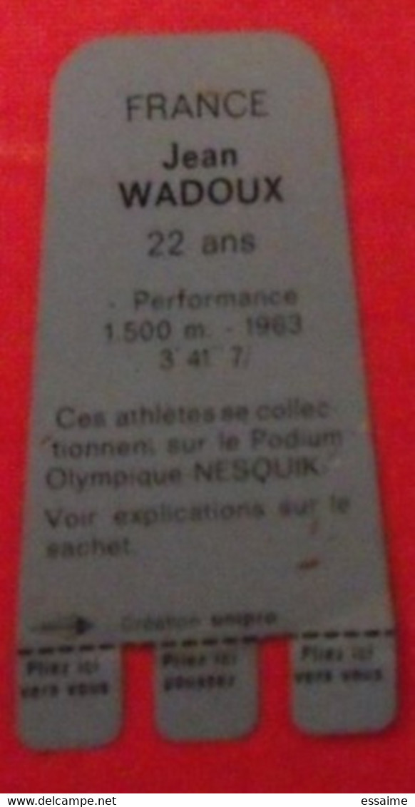 Plaquette Nesquik Jeux Olympiques. Podium Olympique. Jean Wadoux. 1500 M. France.  Tokyo 1964 - Targhe In Lamiera (a Partire Dal 1961)