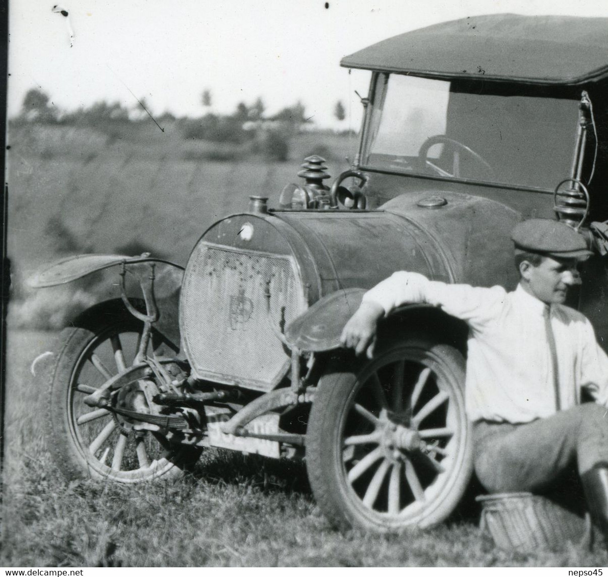 Automobile Ancienne.vieille Voiture.une Journée De Pêche à La Ligne.pêcheurs. - Coches