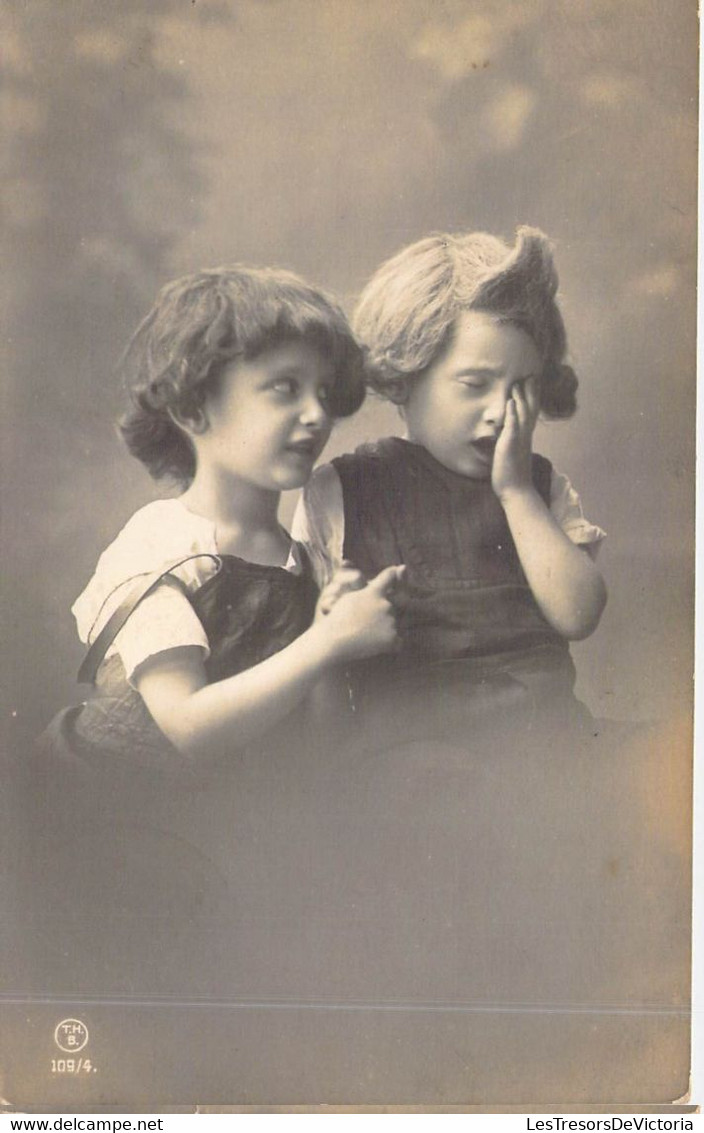 ENFANTS - Deux Enfants Qui Grimaces - Carte Postale Ancienne - Szenen & Landschaften