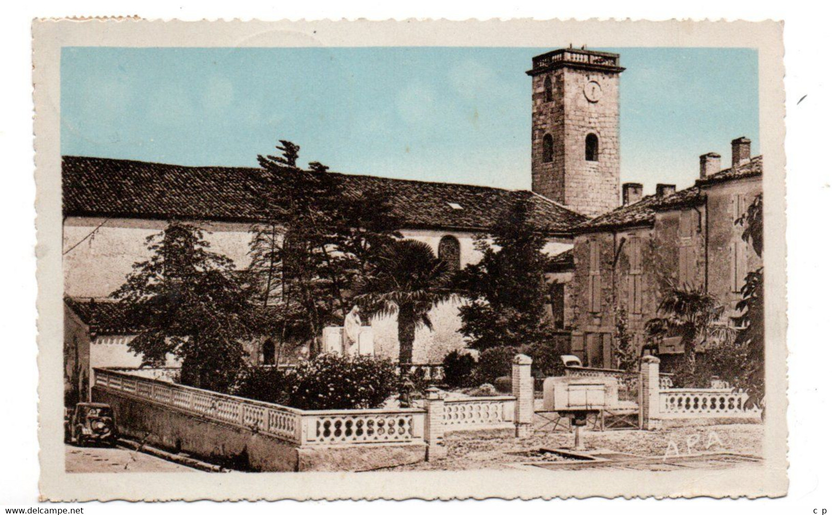 Astaffort - Monument Aux  Morts Et L'Eglise   - CPSM °J - Astaffort