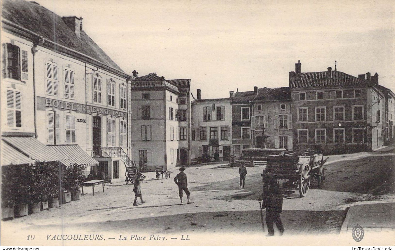 FRANCE - 55 - VAUCOULEURS - La Place Pétry - LL - Carte Postale Ancienne - Autres & Non Classés