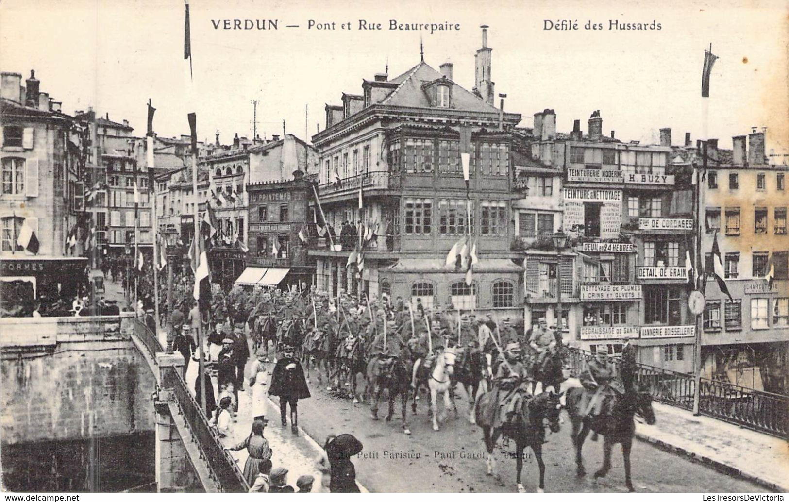 FRANCE - 55 - VERDUN - Militaria - Pont Et Rue Beaurepaire - Défilé Des Hussards - Carte Postale Ancienne - Verdun