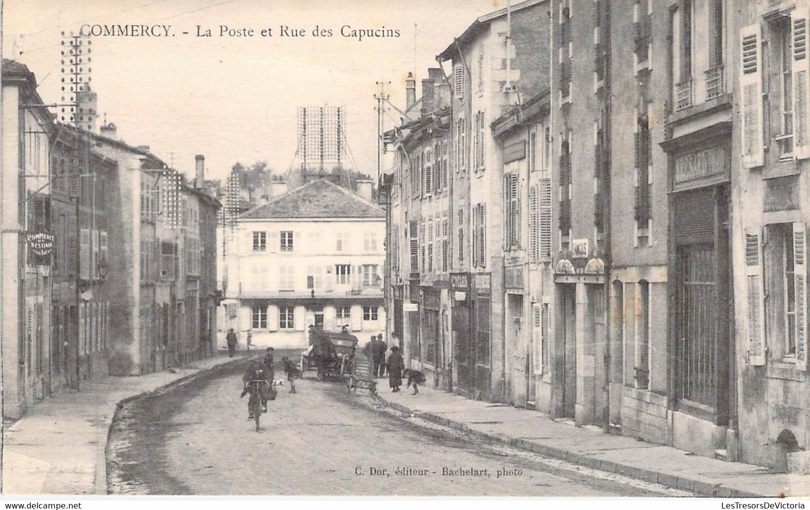 FRANCE - 55 - COMMERCY - La Poste Et La Rue Des Capucins - Editeur C Dor - Carte Postale Ancienne - Verdun