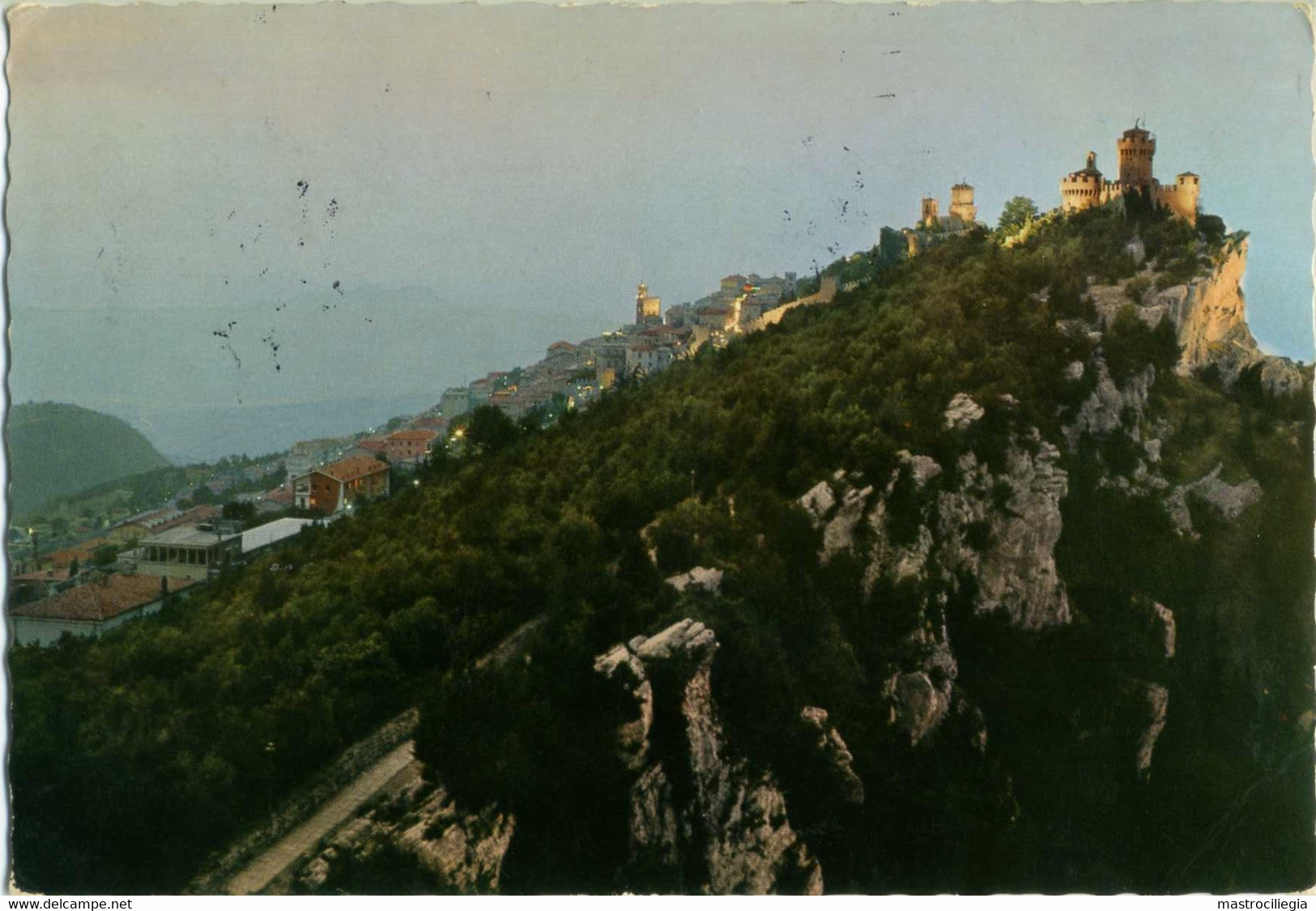 REPUBBBLICA DI SAN MARINO  Panorama  Notturno  Nice Stamps - San Marino