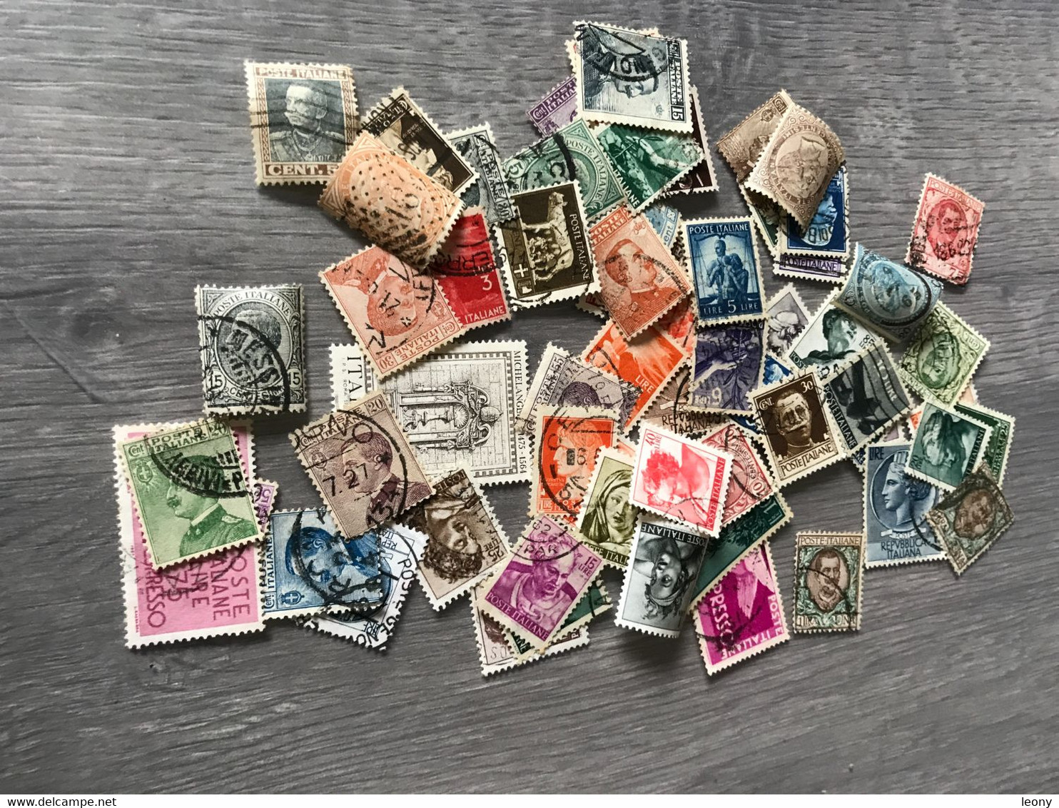 LOT  De DIVERS  TIMBRES D' ITALIE     ... Sur La 1ère  PLAQUETTE Les TIMBRES Sont NEUFS** - Vrac (max 999 Timbres)