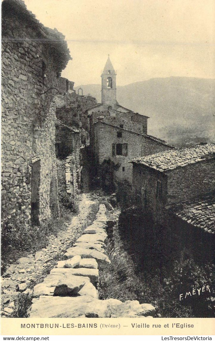 FRANCE - 26 - MONTBRUN LES BAINS - Vieille Rue Et L'église - Carte Postale Ancienne - Otros & Sin Clasificación