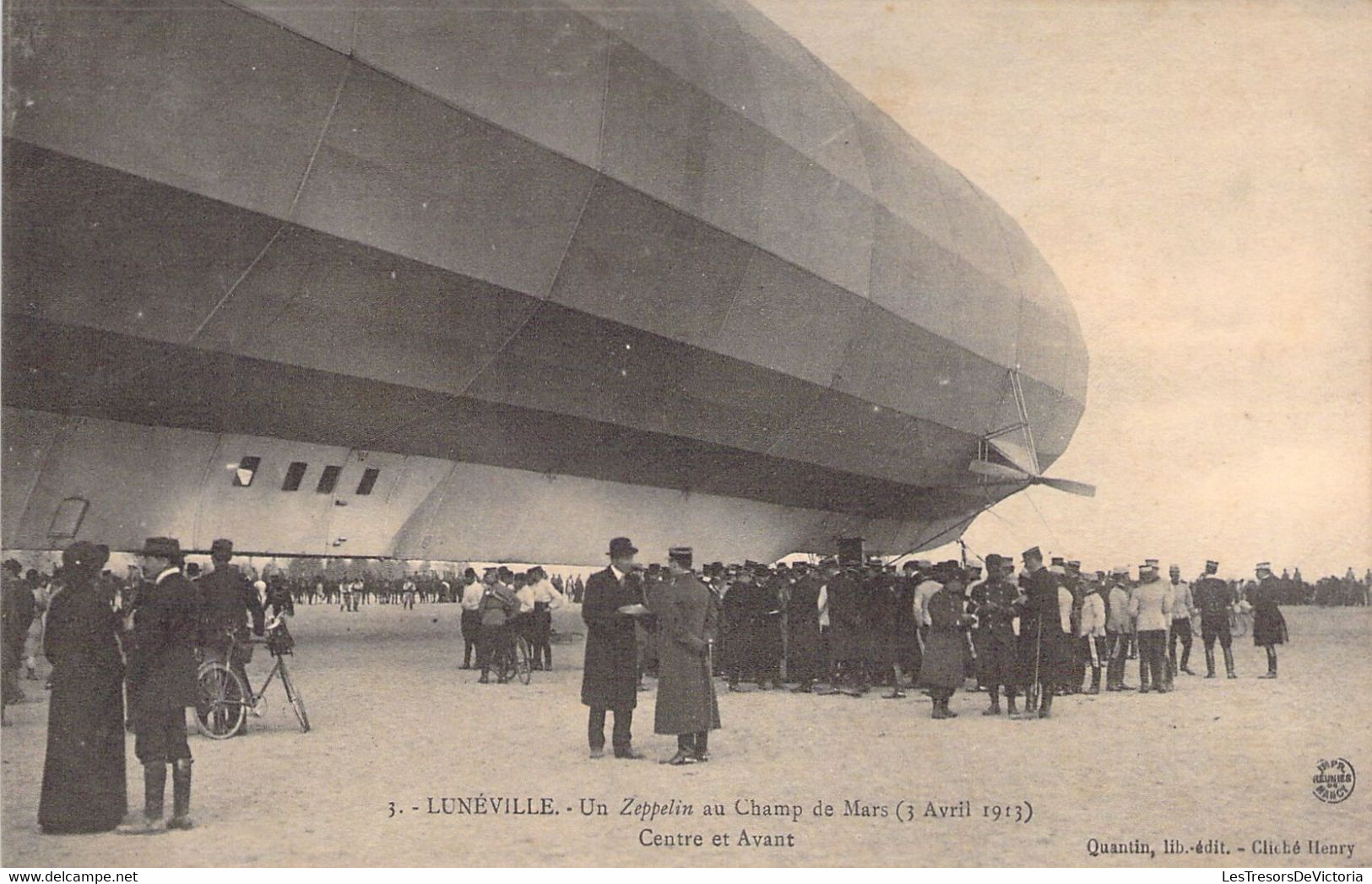 AVIATION - DIRIGEABLE - Lunéville - Un Zéppelin Au Champ De Mars - Centre Et Avant - Carte Postale Ancienne - Dirigibili