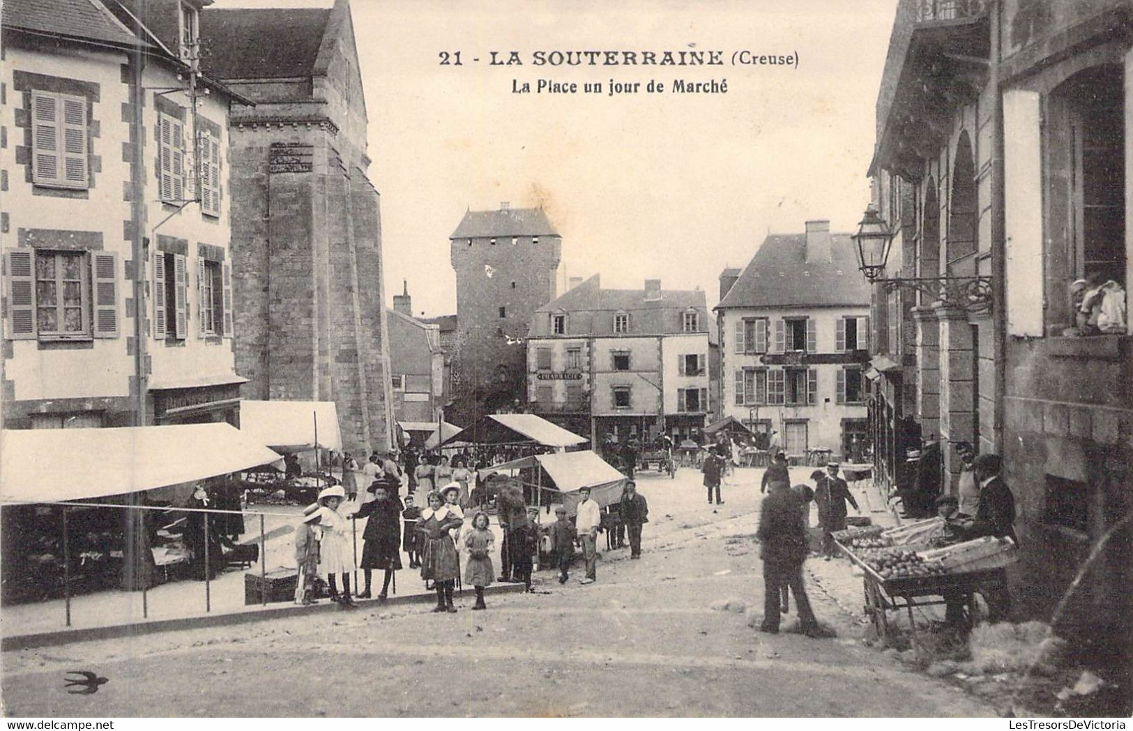 MARCHES - FRANCE - 23 - La Souterraine - La Place Un Jour De Marché - Carte Postale Ancienne - Marktplaatsen