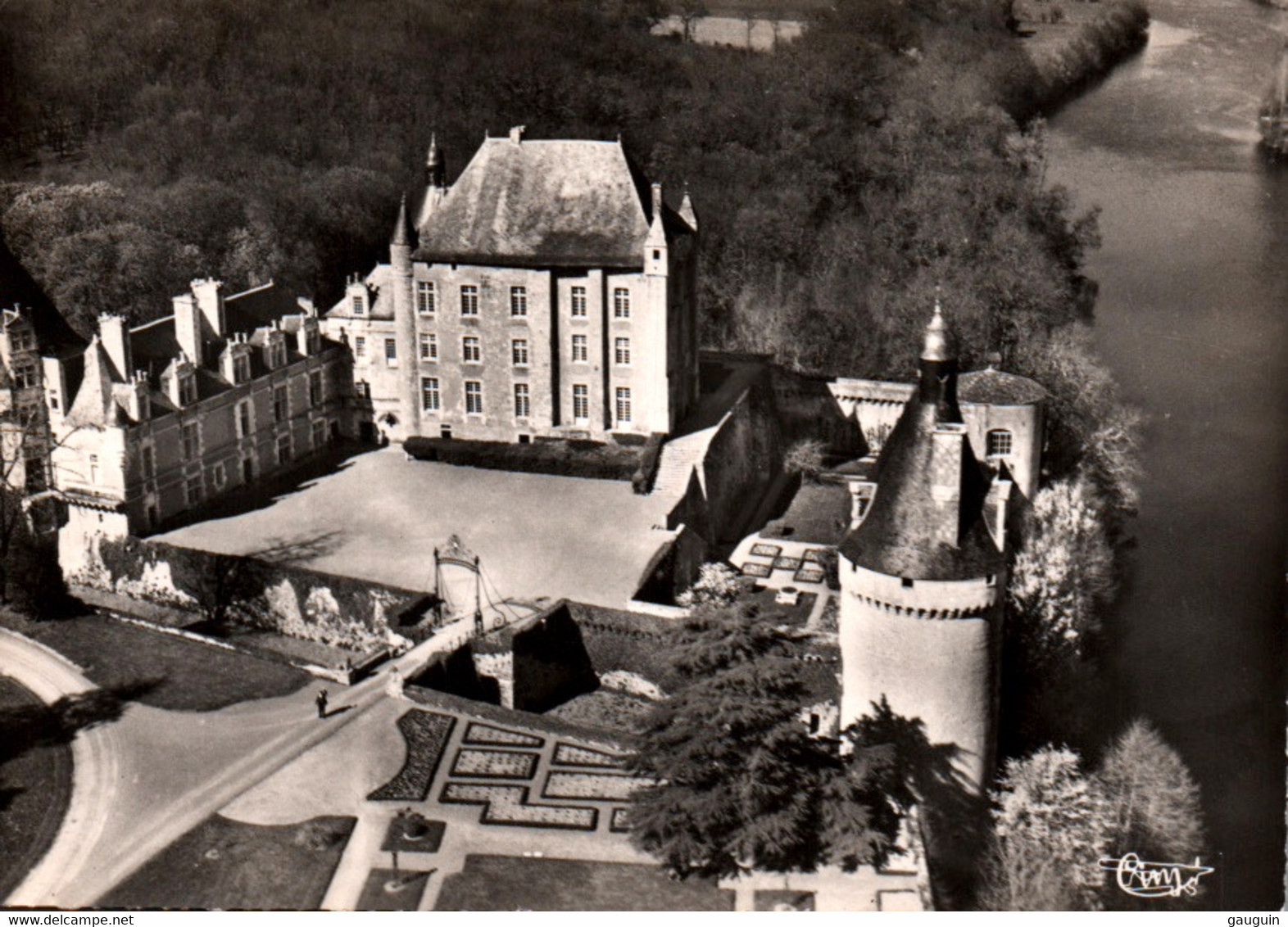 CPSM - BONNES - Vue Aérienne Château Du Touffou … LOT 2 CP / Edition Combier - Chateau De Touffou