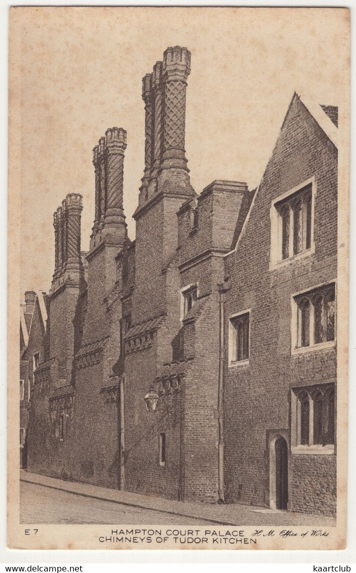 Hampton Court Palace - Chimneys Of Tudor Kitchen - (England, U.K.) - Hampton Court