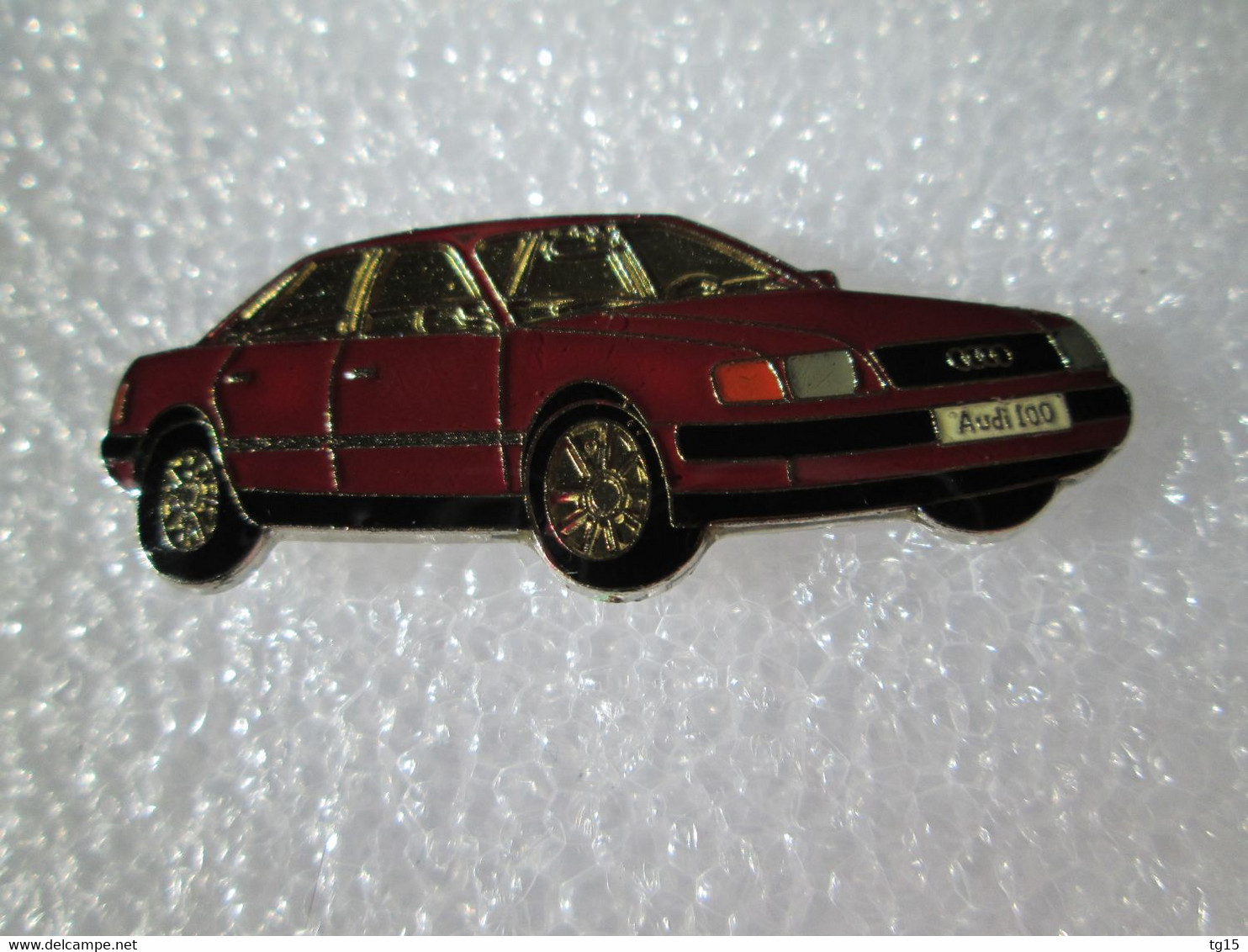 PIN'S     AUDI 100 - Audi