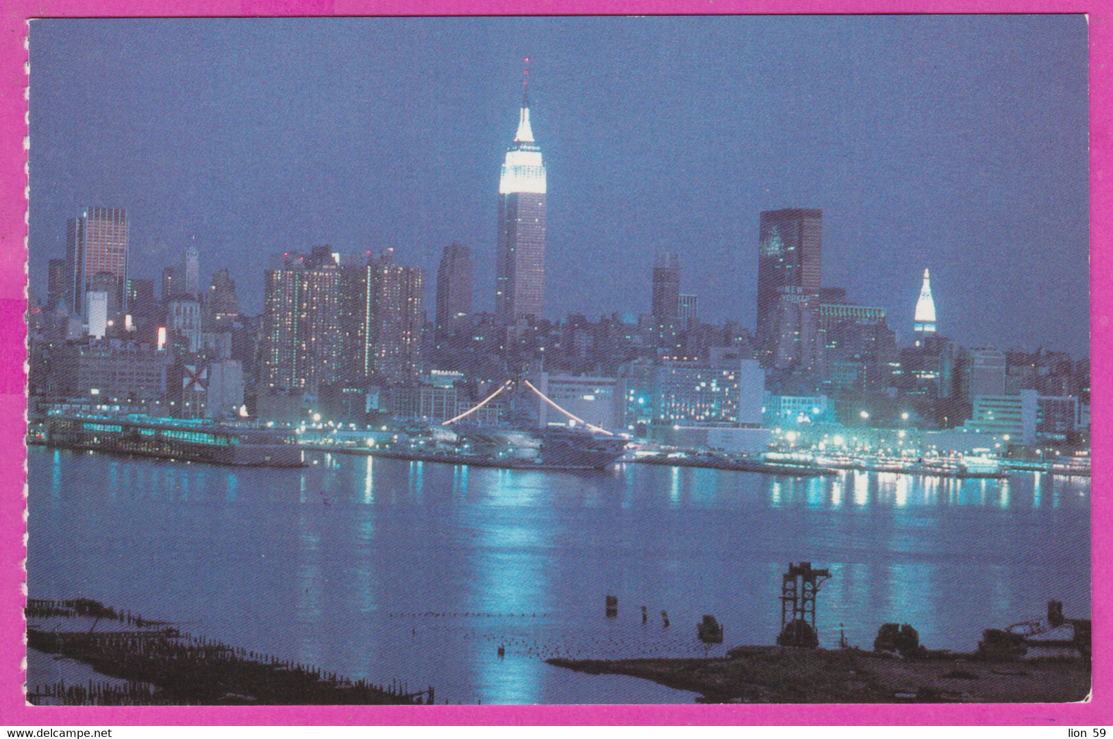 289091 / United States - New York City - Hudson River Ship Building Skyline Reflecting Along The Banks PC USA Etats-Unis - Hudson River