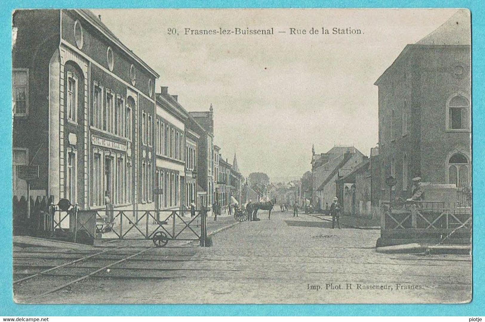 * Frasnes Lez Buissenal - Frasnes Lez Anvaing (Hainaut) * (Imp Phot H. Rasseneur Nr 20) Rue De La Gare, Passage à Niveau - Frasnes-lez-Anvaing