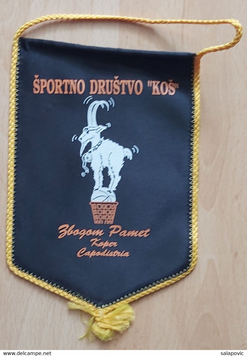 ŠPORTNO DRUŠTVO ''KOŠ'' KOPER Slovenia Basketball Club  PENNANT, SPORTS FLAG ZS 5/8 - Abbigliamento, Souvenirs & Varie