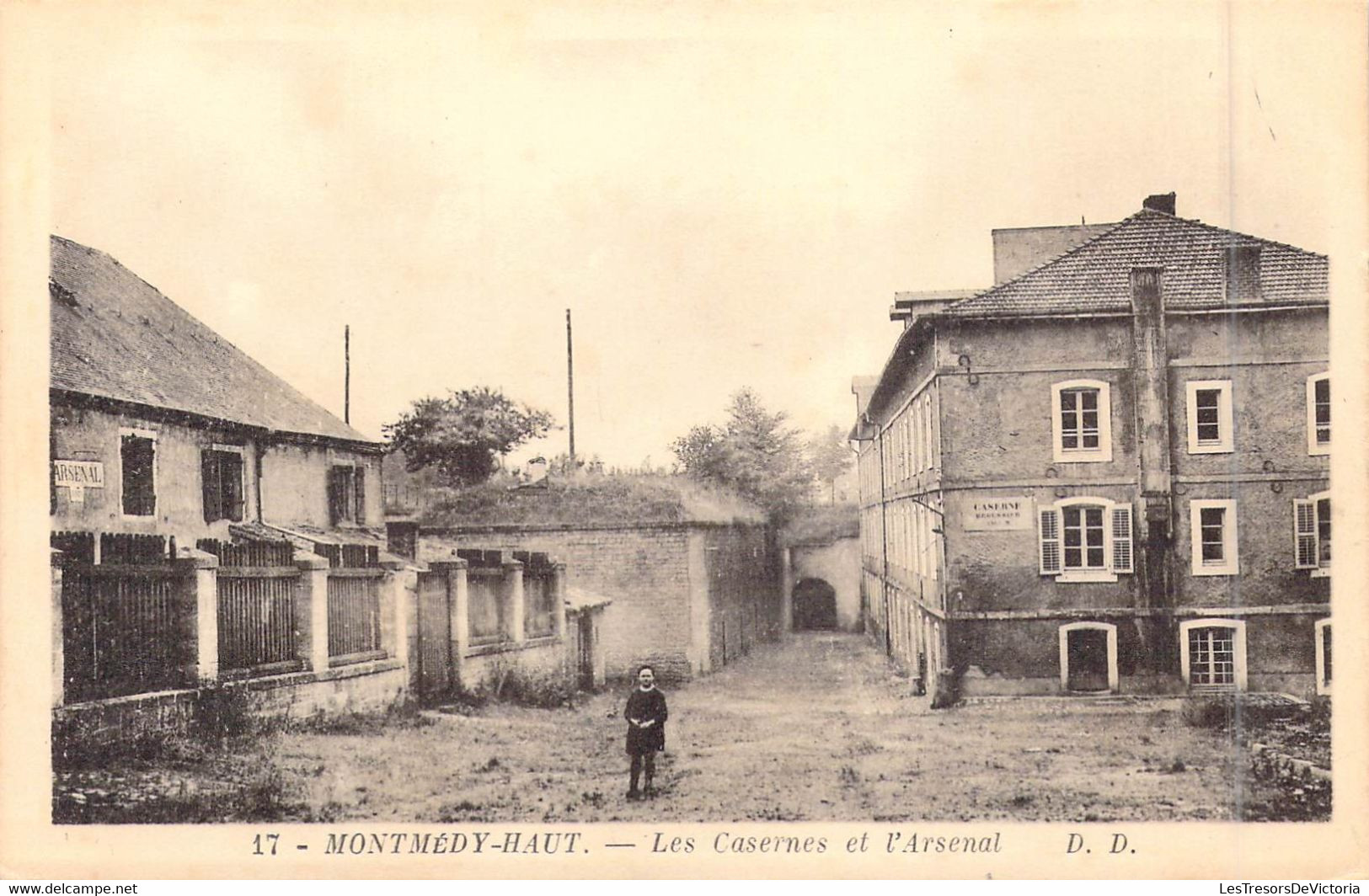 FRANCE - 55 - Montmédy-Haut - Les Casernes Et L'Arsenal - Carte Postale Ancienne - Montmedy