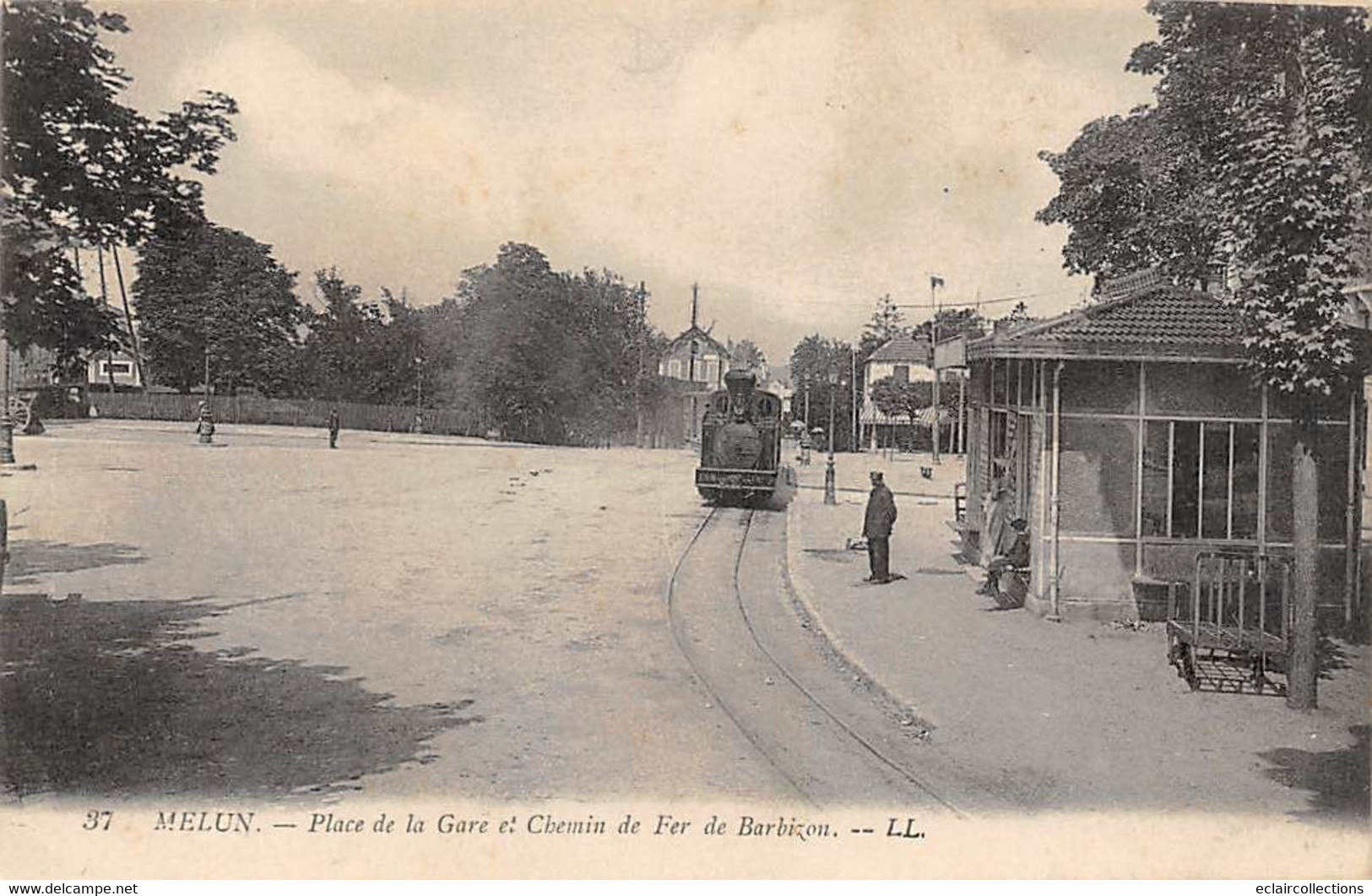 Melun            77        Place De La Gare . Chemin De Fer De Barbizon      N° 37        (voir Scan) - Melun