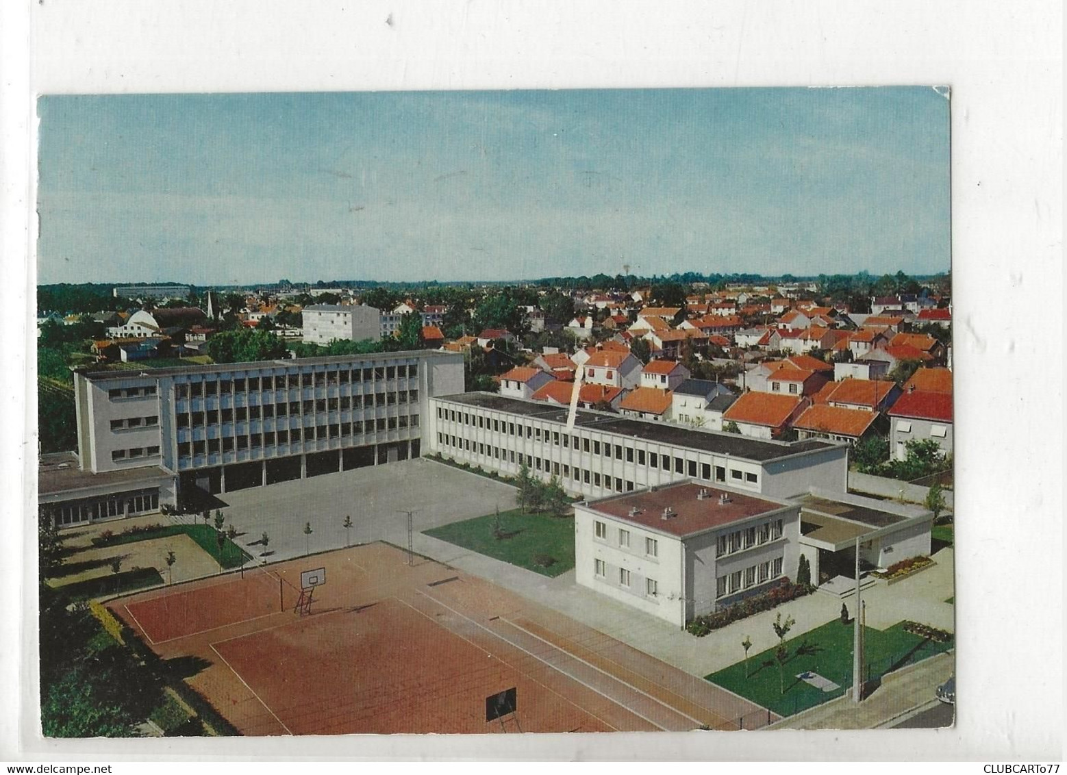 Saint-Herblain (44) : Vue Aérienne Générale Sur Le Quartier De L'Ecole Technique Jeanne Bernard Ae De La Bar En 1987 GF. - Saint Herblain