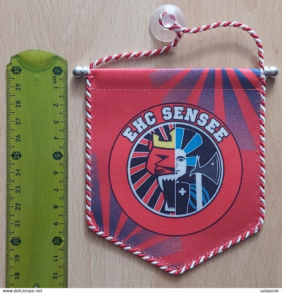 EHC SENSEE Switzerland, Ice Hockey Club  PENNANT, SPORTS FLAG ZS 5/14 - Bekleidung, Souvenirs Und Sonstige